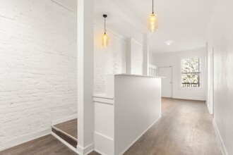 4909-4911 Rue Sherbrooke O, Westmount, QC for sale Interior Photo- Image 2 of 4