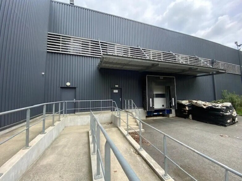 Flex in Aix-en-Provence for lease - Building Photo - Image 3 of 7