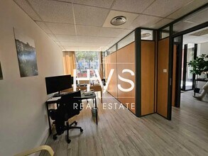 Office in Aix-en-Provence for lease Interior Photo- Image 1 of 4