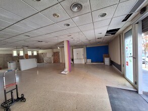 Retail in Igualada, Barcelona for lease Interior Photo- Image 1 of 3