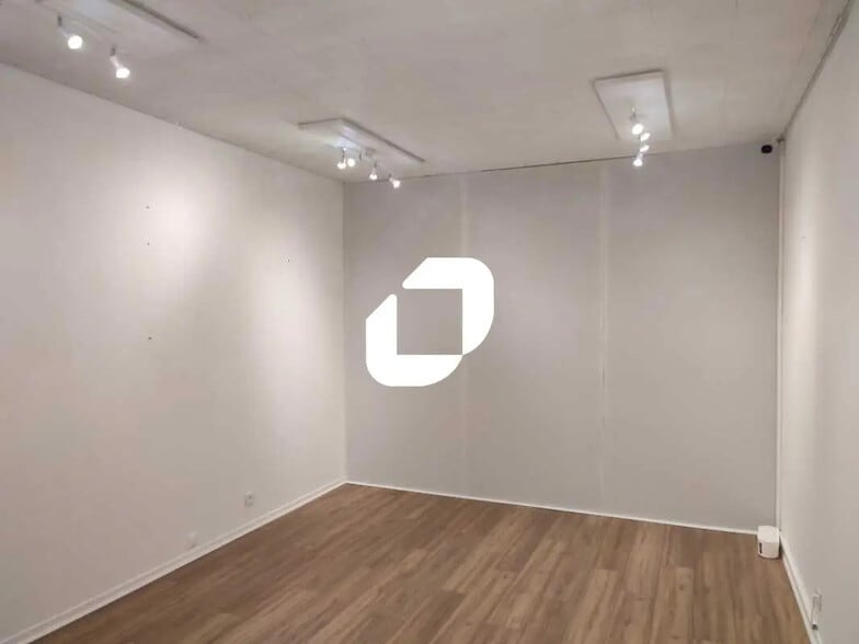 Office in Bègles for lease - Interior Photo - Image 2 of 7