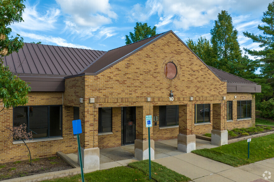 5111 Auto Club Dr, Dearborn, MI for lease - Building Photo - Image 1 of 6