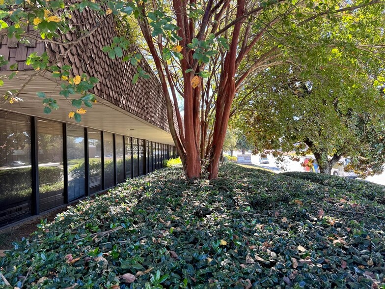 Value Add - Veridian Business Park portfolio of 5 properties for sale on LoopNet.com - Building Photo - Image 2 of 23