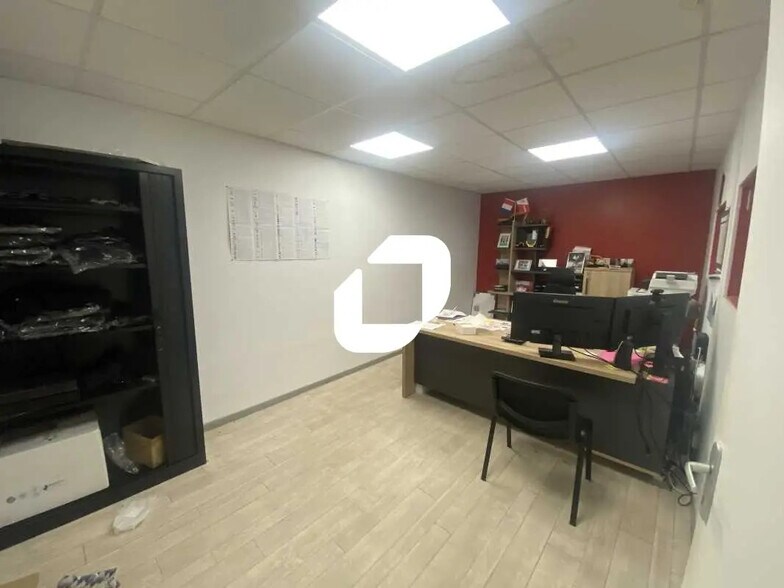 Flex in Saint-Médard-en-Jalles for lease - Building Photo - Image 2 of 6