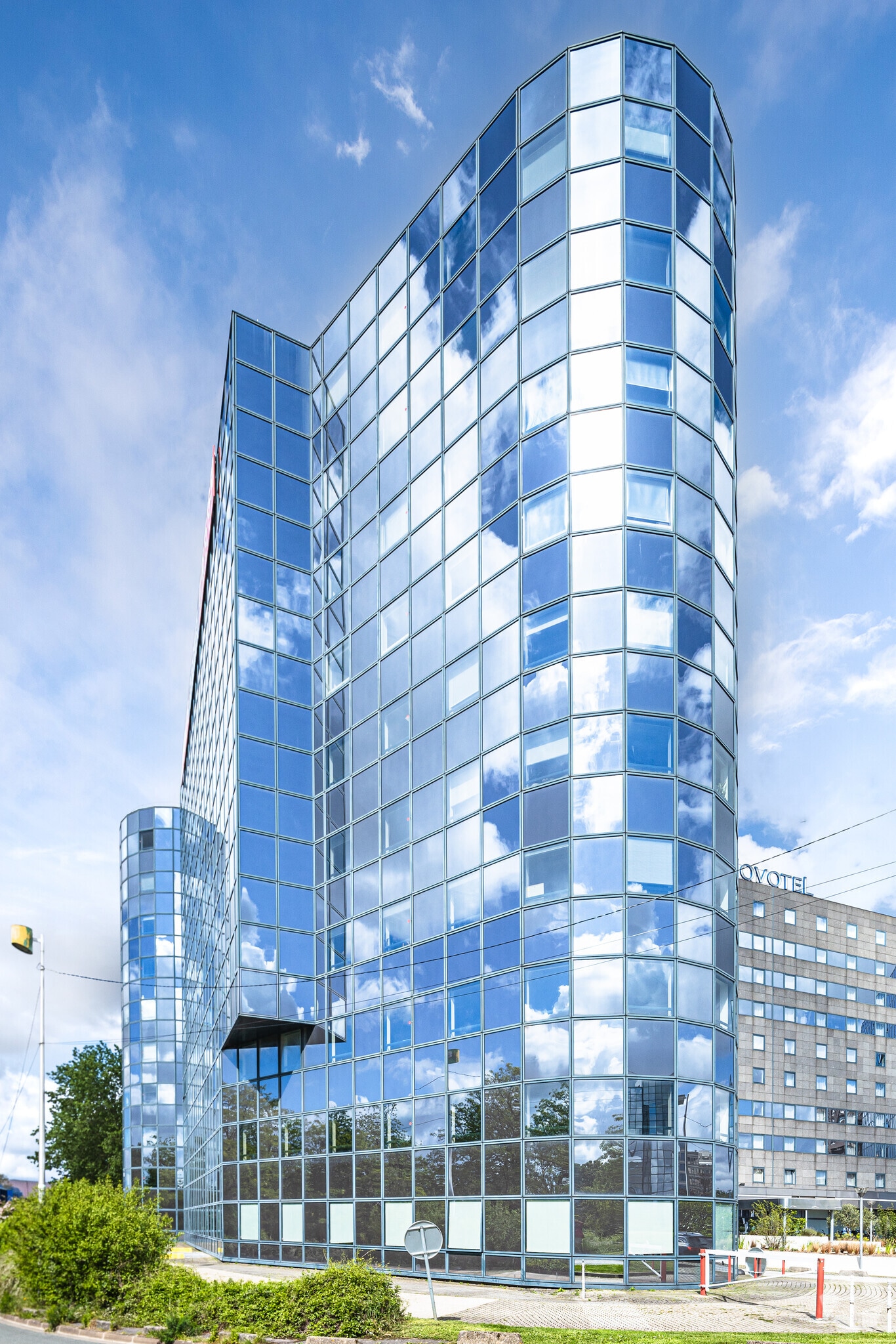 10 Allée Bienvenue, Noisy-le-Grand for lease Primary Photo- Image 1 of 5