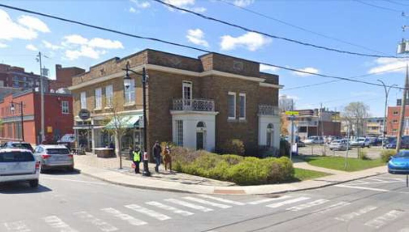 497 Av Notre-Dame, Saint-lambert, QC for lease - Primary Photo - Image 1 of 1