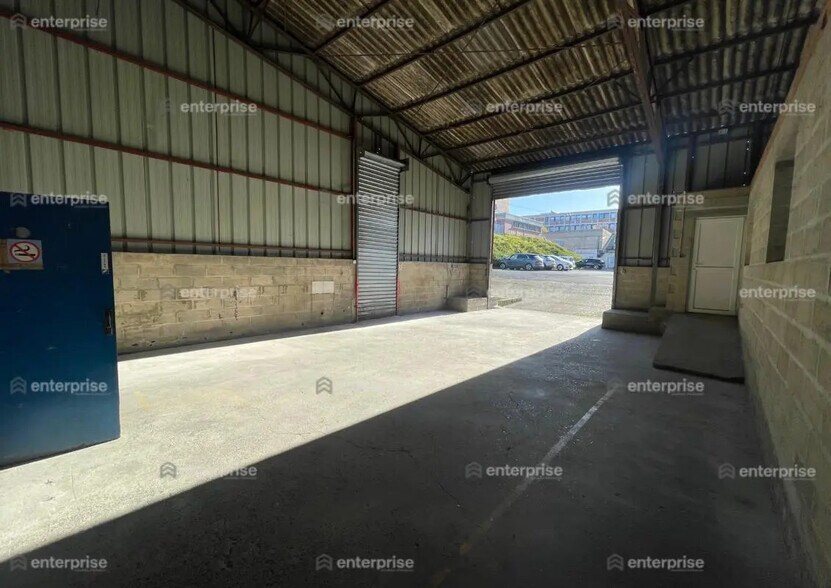 Flex in Saint-Quentin for lease - Interior Photo - Image 2 of 5