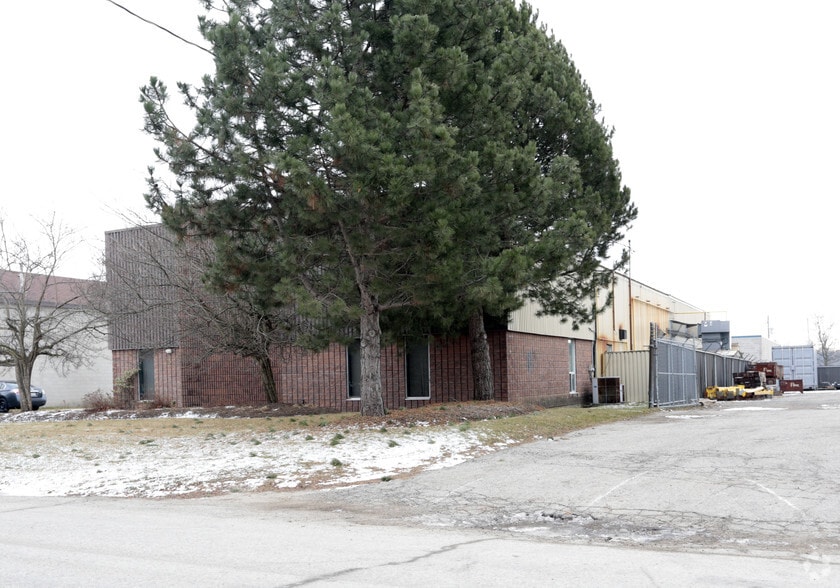 15 Howard Pl, Kitchener, ON for sale - Building Photo - Image 2 of 38