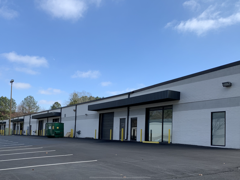 5875 Peachtree Industrial Blvd, Norcross, GA for lease - Building Photo - Image 2 of 3