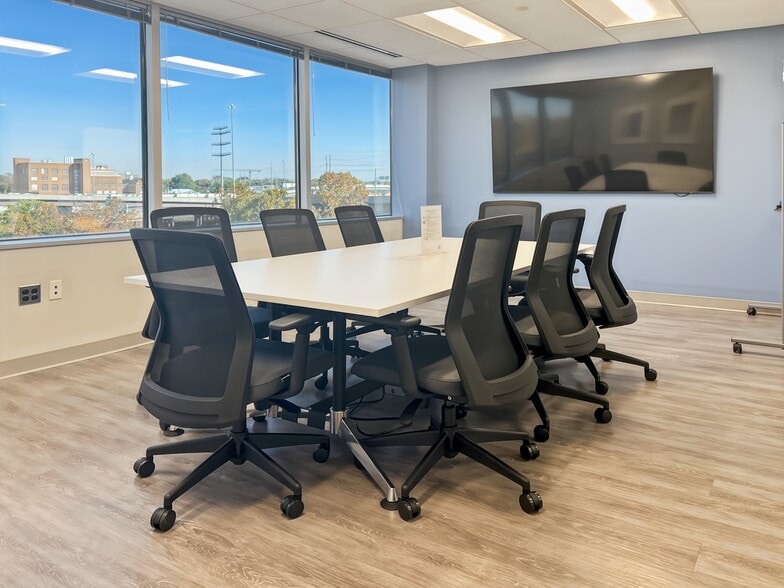 5904 Richmond Hwy, Alexandria, VA for lease - Interior Photo - Image 2 of 15