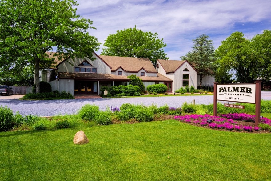 5120 Sound Ave, Aquebogue, NY for sale - Building Photo - Image 1 of 1