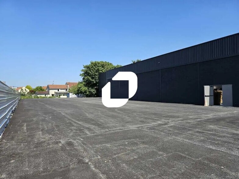 Land in Le Mesnil-Amelot for lease - Building Photo - Image 3 of 6