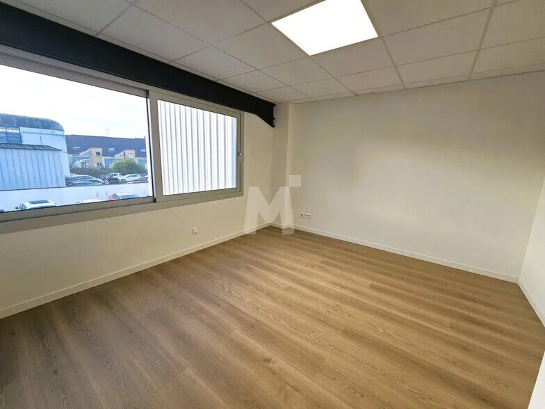 Office in Mennecy for lease - Interior Photo - Image 3 of 6