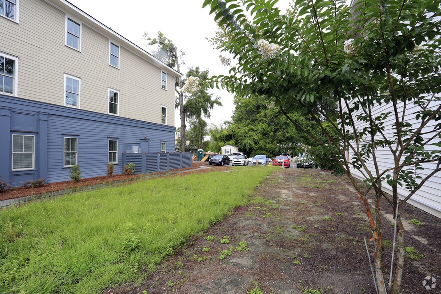 212 Bluffton Rd, Bluffton, SC for lease - Building Photo - Image 3 of 4