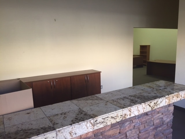 1725 W Williams Dr, Phoenix, AZ for lease - Interior Photo - Image 3 of 28