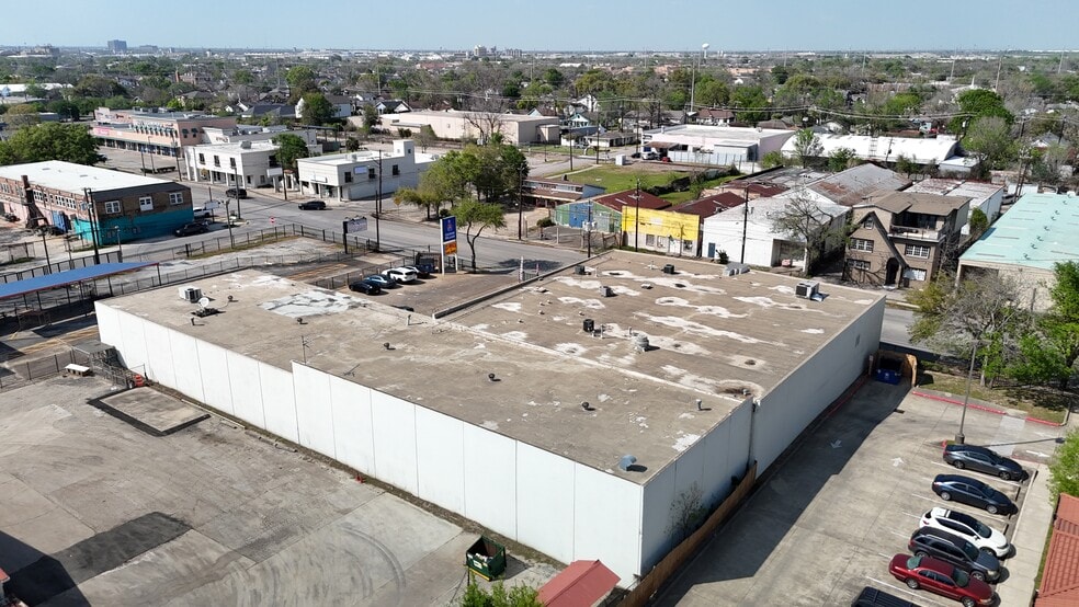 7118 Harrisburg Blvd, Houston, TX for sale - Building Photo - Image 2 of 50