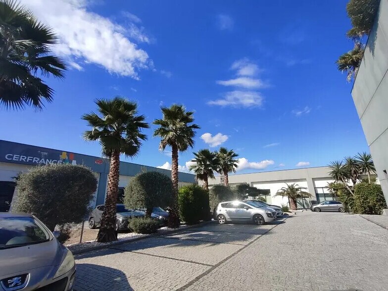 Office in Bourgoin-Jallieu for sale - Building Photo - Image 1 of 7