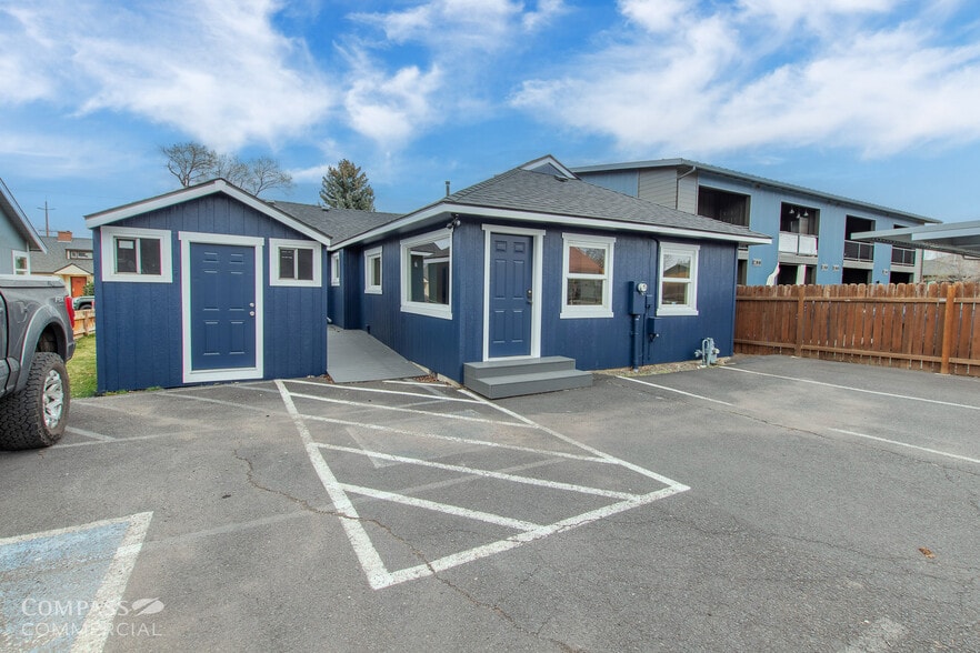 721 SW 10th St, Redmond, OR for sale - Building Photo - Image 3 of 17