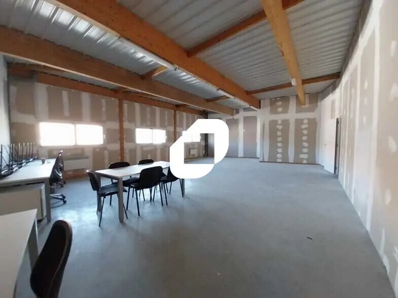 Office in Gazeran for sale - Building Photo - Image 3 of 18