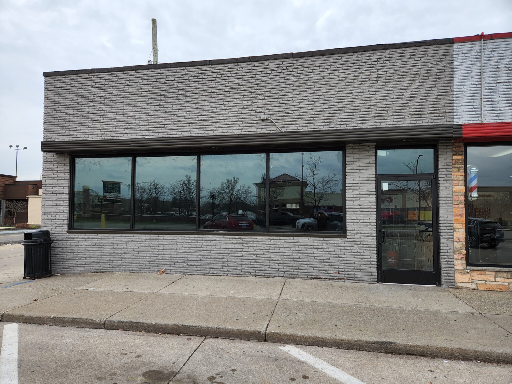 13631 W 9 Mile Rd, Oak Park, MI for lease Building Photo- Image 1 of 7