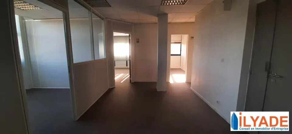 Office in Aix-en-Provence for lease - Building Photo - Image 3 of 7