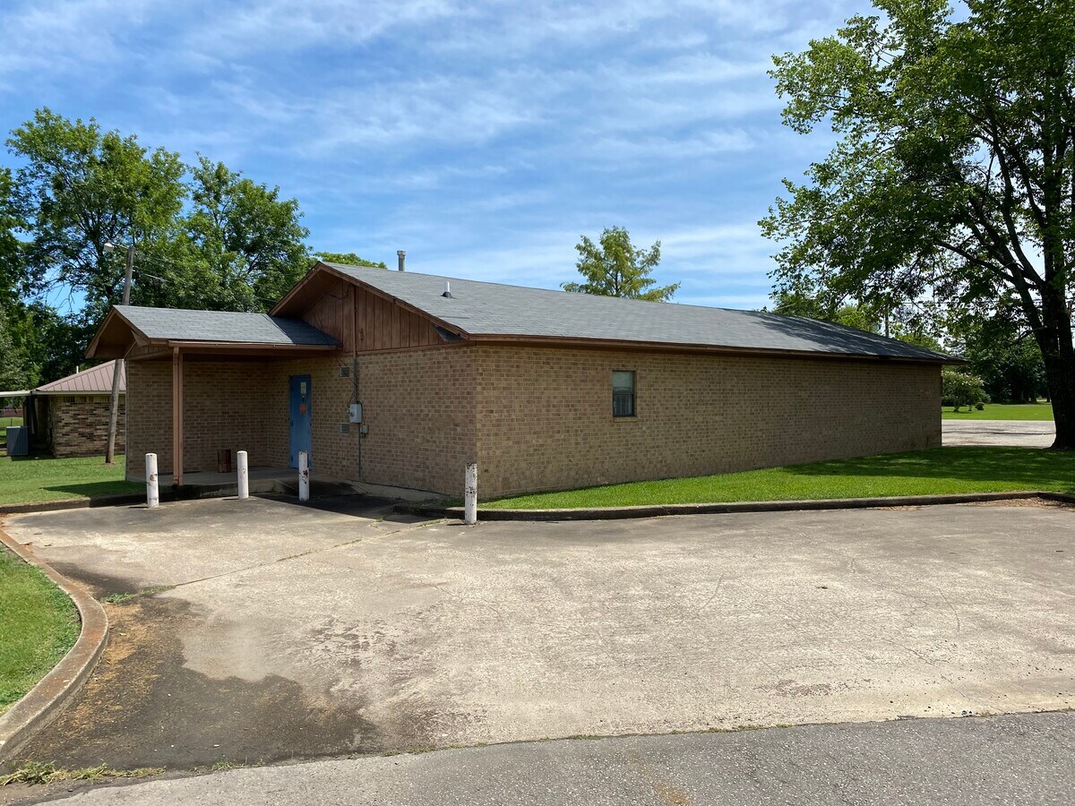 101 N Main St, Millerton, OK 74750