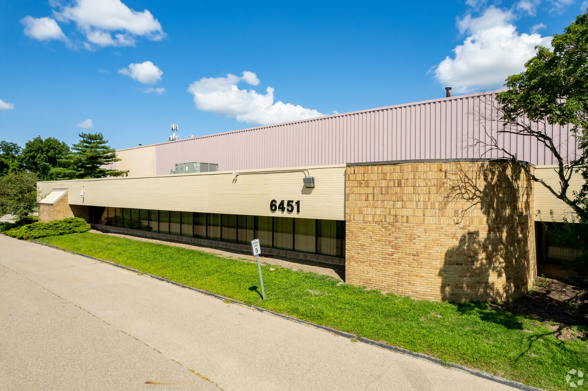 6451 Fifteen Mile Rd, Sterling Heights, MI 48312