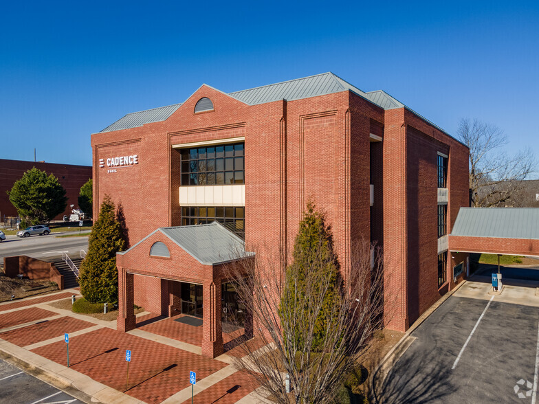 500 Jesse Jewell Pkwy SE, Gainesville, GA for lease - Building Photo - Image 1 of 7