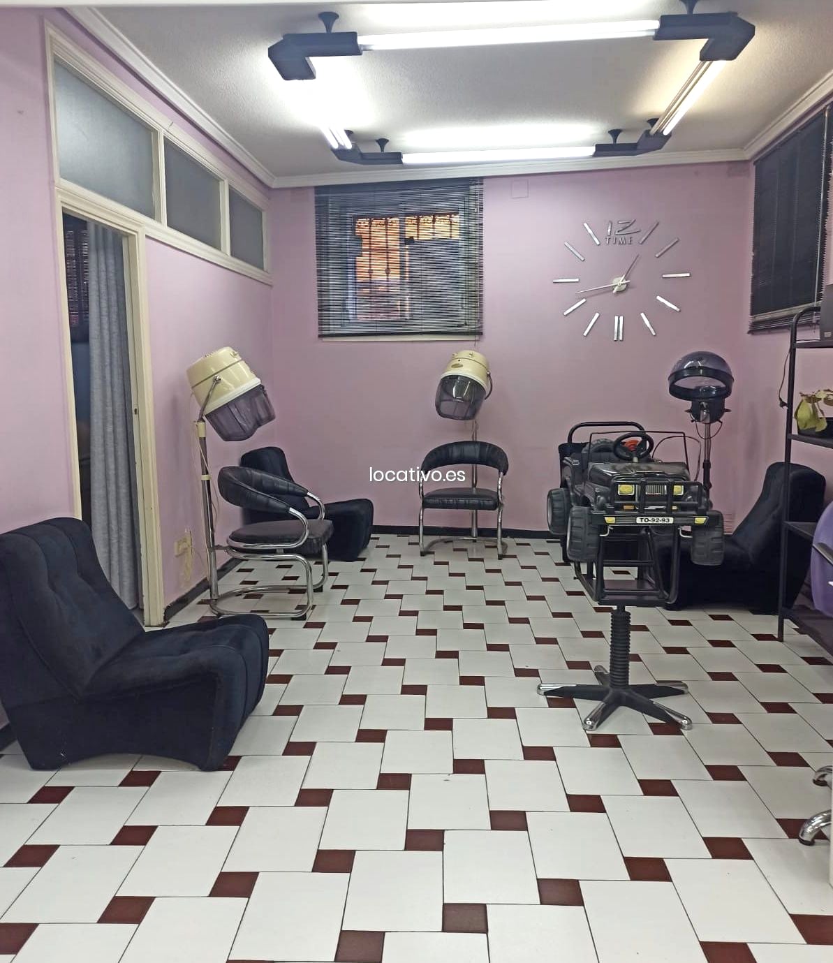 Retail in San Lorenzo de El Escorial, Madrid for lease Interior Photo- Image 1 of 18