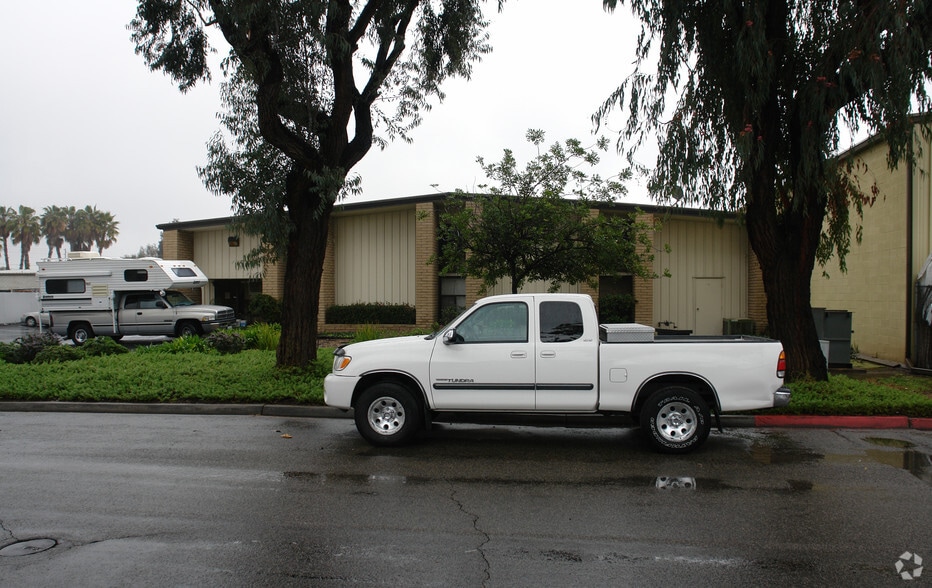 620 Venture St, Escondido, CA for lease - Building Photo - Image 2 of 7