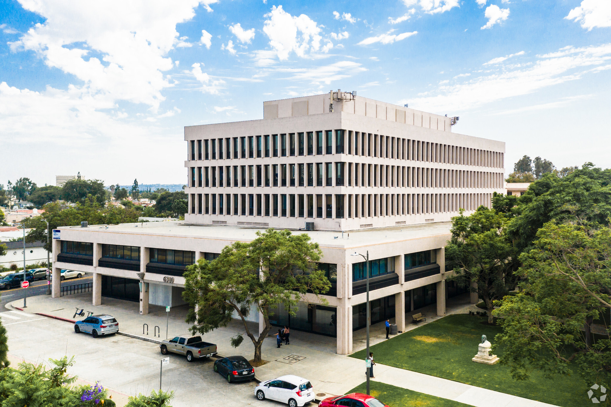 6310 San Vicente Blvd, Los Angeles, CA for lease Building Photo- Image 1 of 12