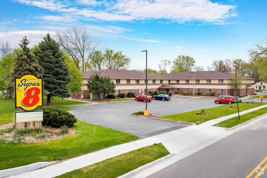 917 E Milwaukee St, Whitewater, WI for sale - Building Photo - Image 3 of 24