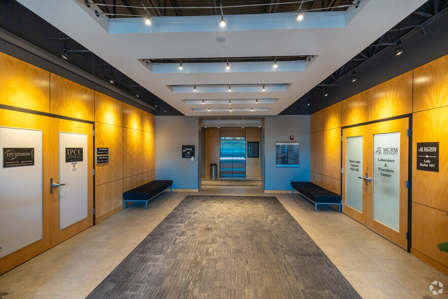 17300 N Outer Forty, Chesterfield, MO for lease - Lobby - Image 3 of 6