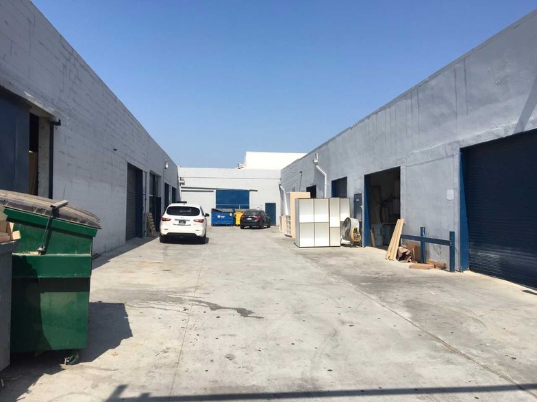 8711 Mettler St, Los Angeles, CA for lease - Building Photo - Image 2 of 5