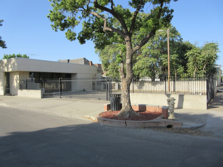 208 W D St, Lemoore, CA for lease - Building Photo - Image 2 of 6