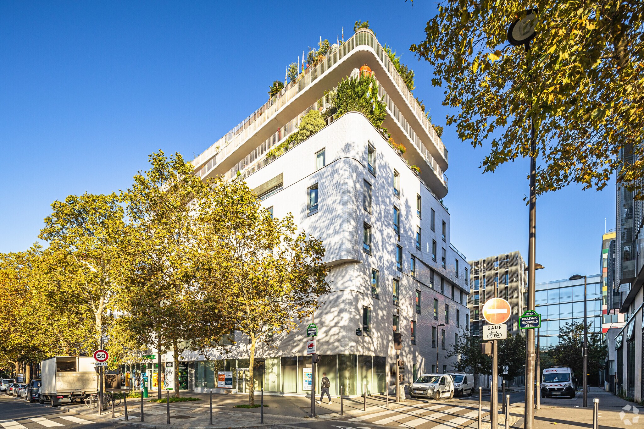 140-142 Boulevard Macdonald, Paris for lease Primary Photo- Image 1 of 20