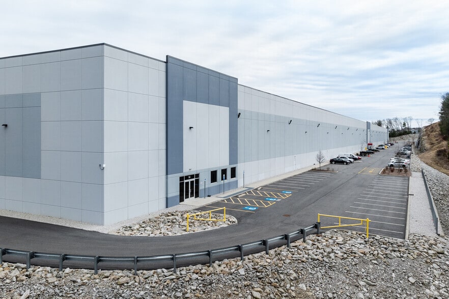 160 Mechanic St, Bellingham, MA for lease - Building Photo - Image 3 of 5