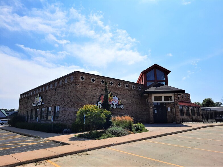 2581 Packerland Dr, Green Bay, WI 54313