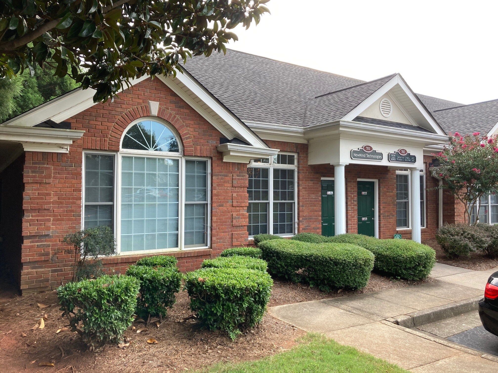 702 E Crossville Rd, Roswell, GA for sale Building Photo- Image 1 of 1