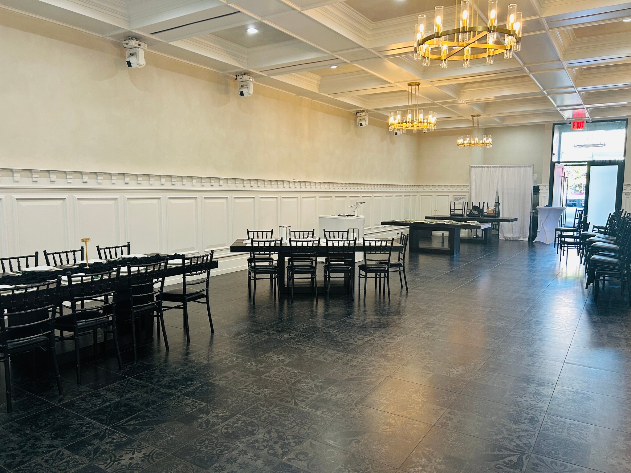 431 Beach 129th St, Belle Harbor, NY for lease Interior Photo- Image 1 of 14