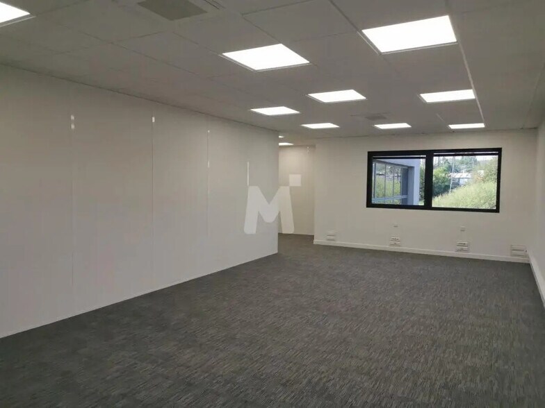 Office in Palaiseau for lease - Interior Photo - Image 3 of 7