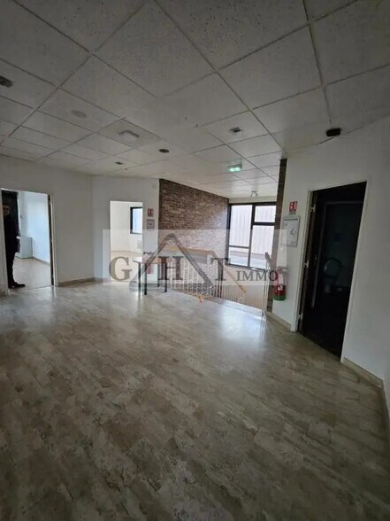 Office in Verrières-le-Buisson for lease - Interior Photo - Image 3 of 4