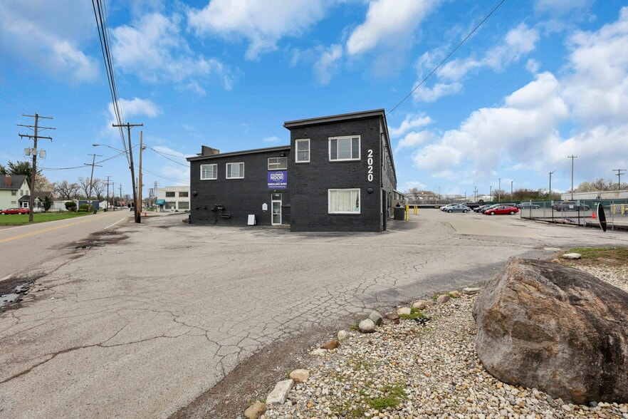 2020-2034 Leonard Ave, Columbus, OH for lease - Building Photo - Image 3 of 10