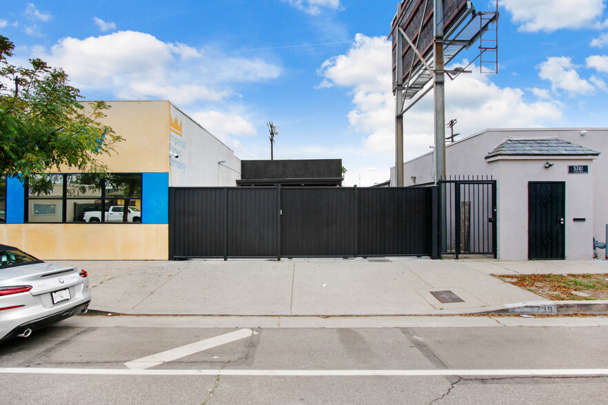 5739 Cahuenga Blvd, North Hollywood, CA for sale - Building Photo - Image 1 of 1