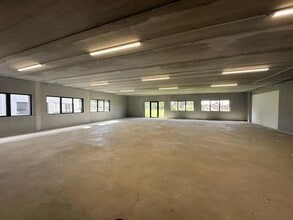 1306 Chemin Du Champ De Lière, Rillieux-la-Pape for lease Interior Photo- Image 1 of 2