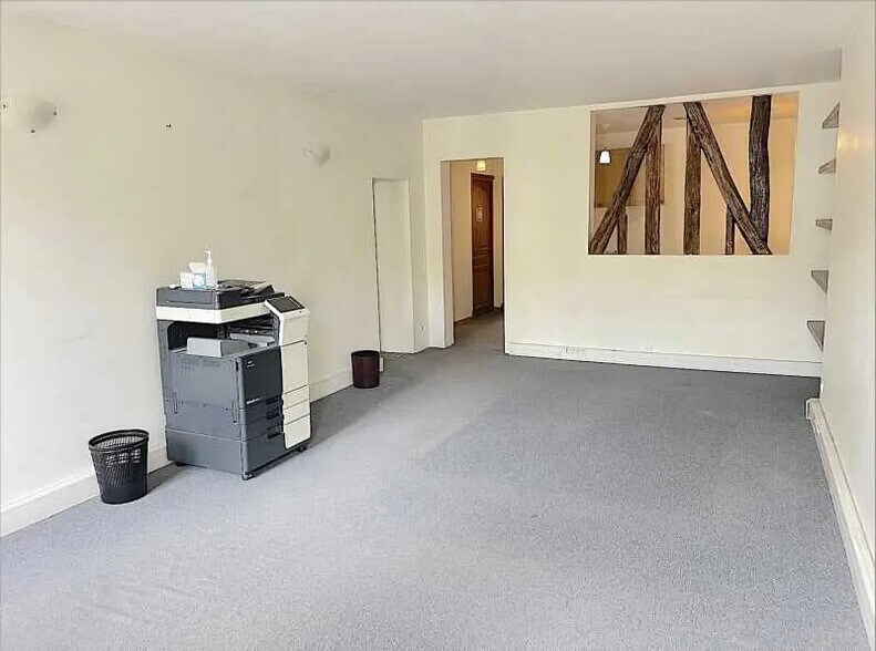 Office in Paris for lease - Interior Photo - Image 2 of 10