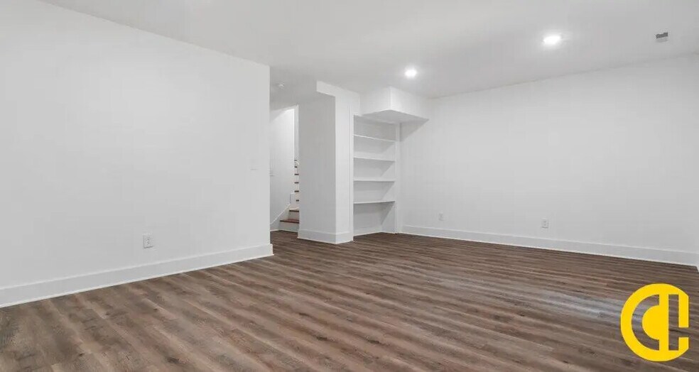 Retail in Valence for lease - Building Photo - Image 2 of 3