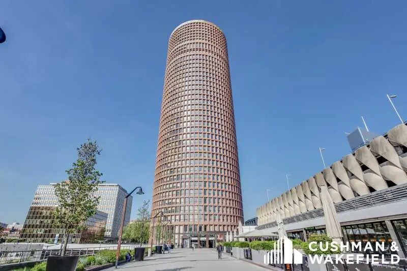 Office in Lyon for lease - Building Photo - Image 3 of 18