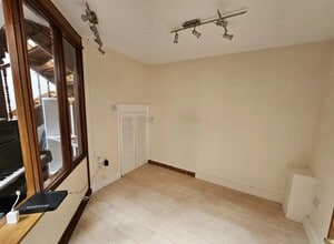 Duke St, Dartmouth for lease Interior Photo- Image 2 of 2