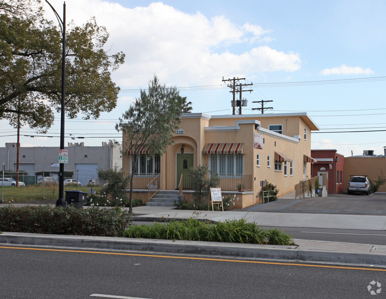 1122 W Burbank Blvd, Burbank, CA for lease - Primary Photo - Image 1 of 8